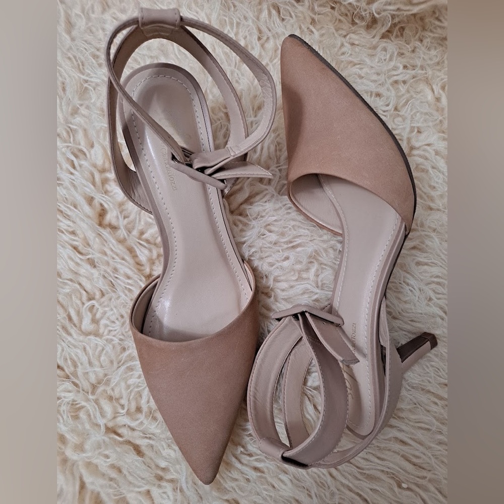 Claudia Tozzi Soft coffee low heels